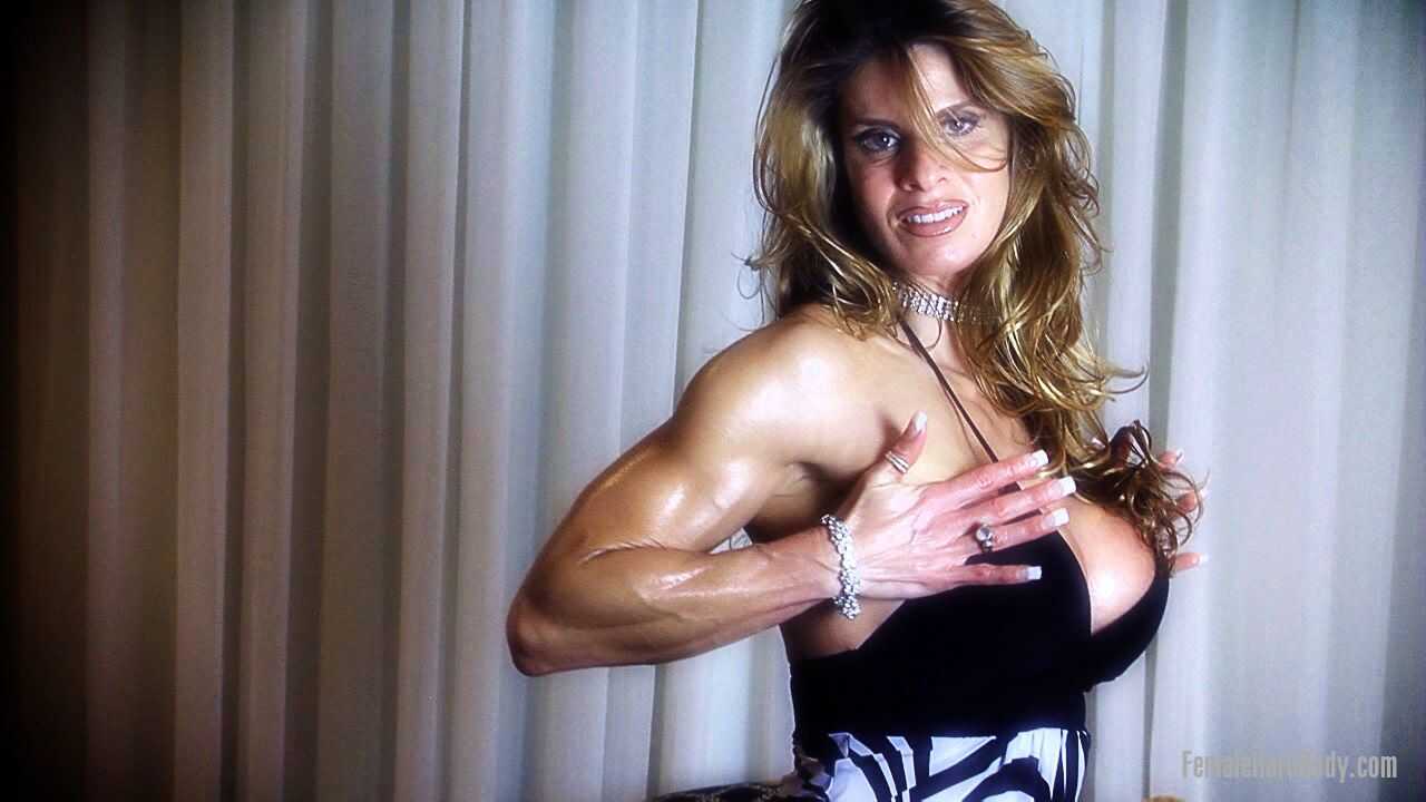 Curvy Muscle Goddess Anna Cervantes Flexes Her Gorgeous Arms & Huge Cleavage For Your Pleasure! - Anna Cervantes
