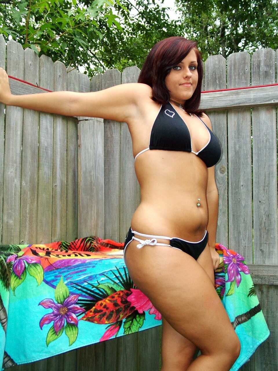 Roxy's Huge Juggs in the Back Yard: Chubby Amateur Teen's Big Boob Garden Party - 