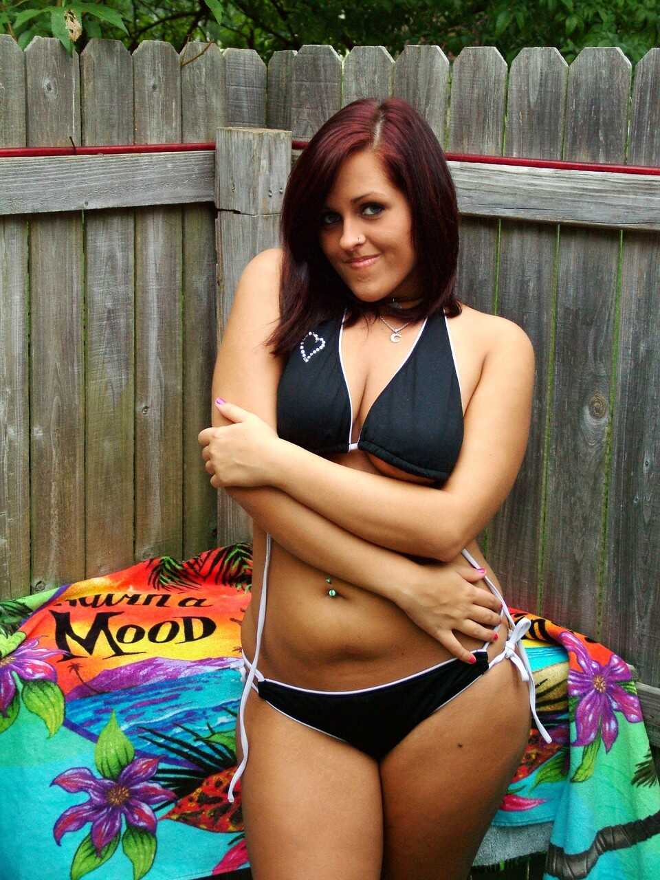 Roxy's Huge Juggs in the Back Yard: Chubby Amateur Teen's Big Boob Garden Party - 