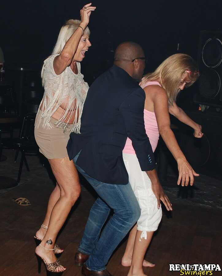 Mandi Mcgraw's MILF Gang: Tracy Lick and her Girls Teach Older Swingers How to Party with Horny Guys in Public - Mand...