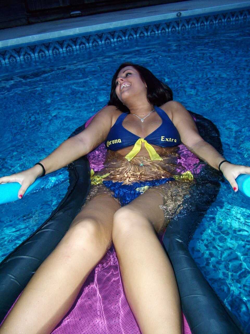 Brunette Babe Takes Off Her Bikini At The Pool And Shows Off Her Chubby Body - 