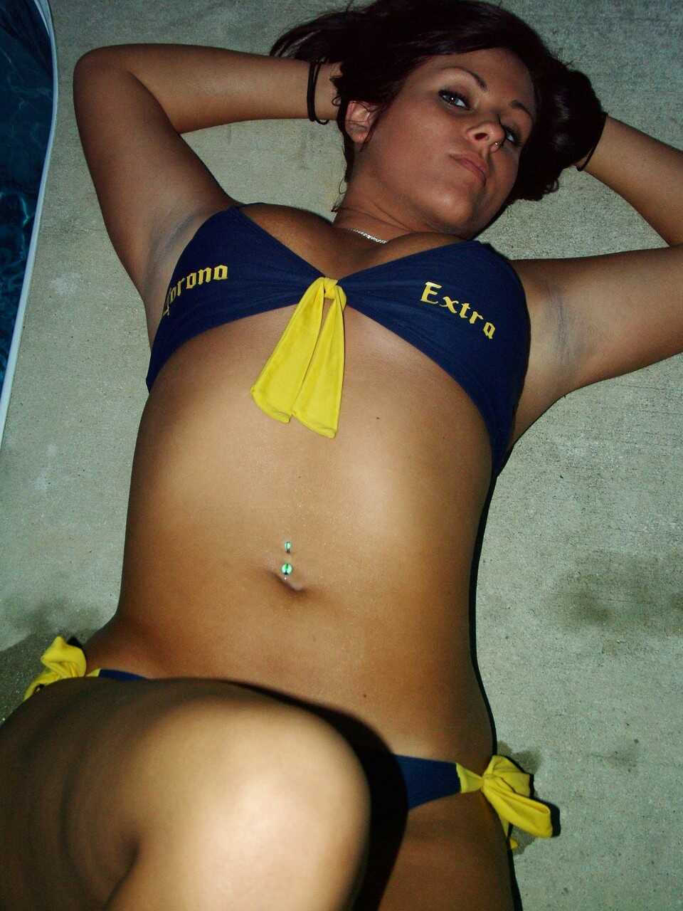 Brunette Babe Takes Off Her Bikini At The Pool And Shows Off Her Chubby Body - 