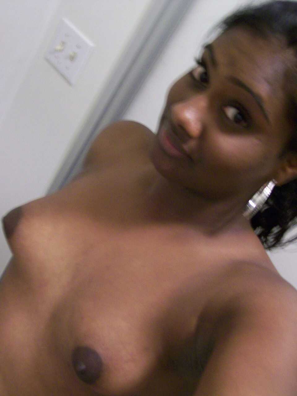 Ebony Paris Puffy Nipple Selfies: Blowing Up Your Phone With Her Big Ass - 