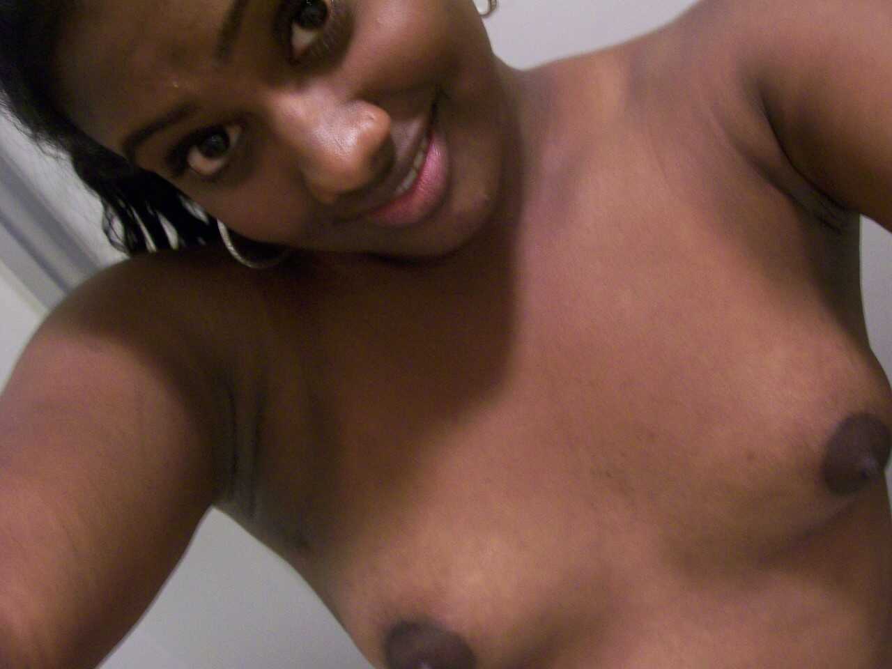 Ebony Paris Puffy Nipple Selfies: Blowing Up Your Phone With Her Big Ass - 
