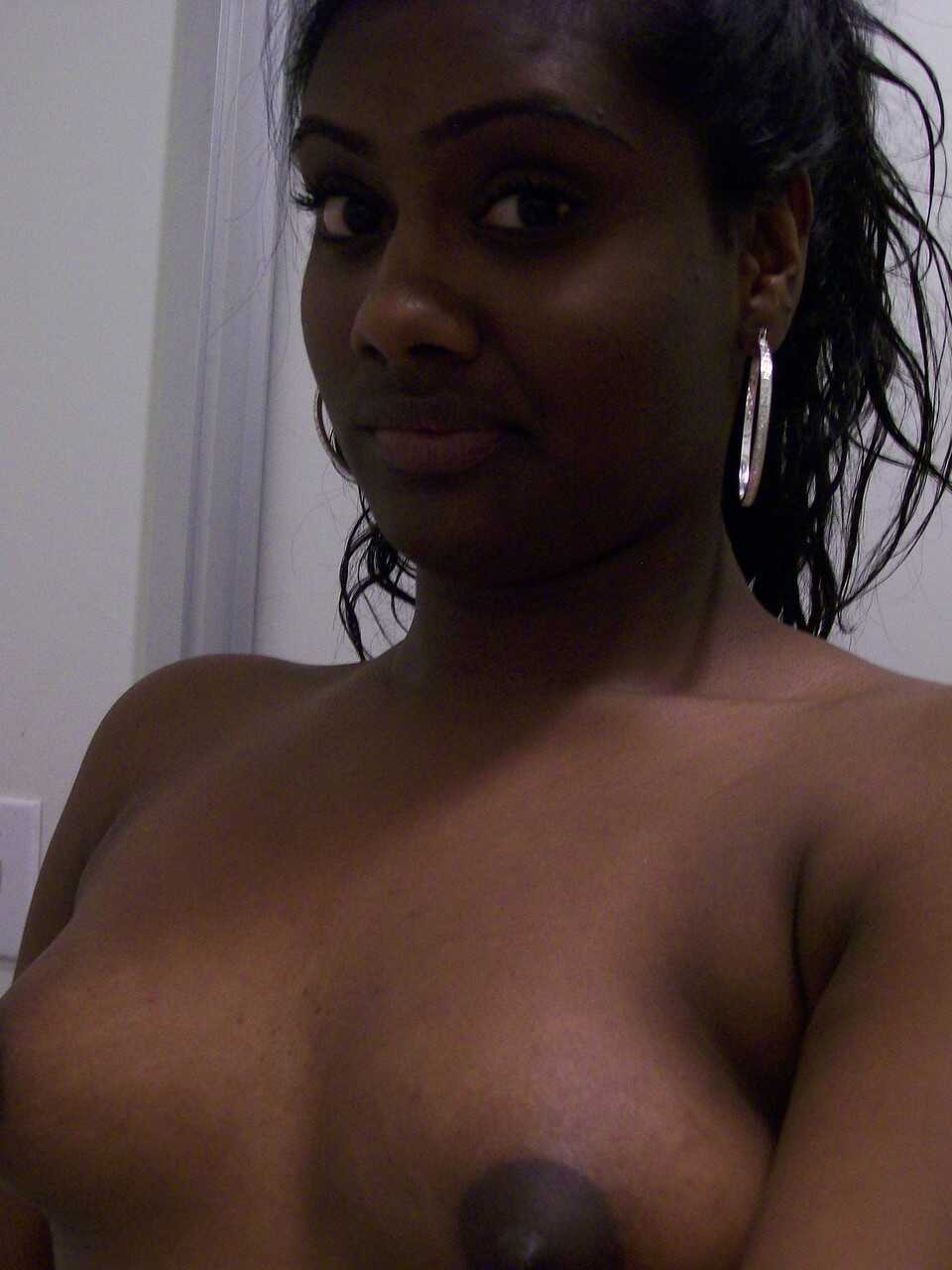Ebony Paris Puffy Nipple Selfies: Blowing Up Your Phone With Her Big Ass - 