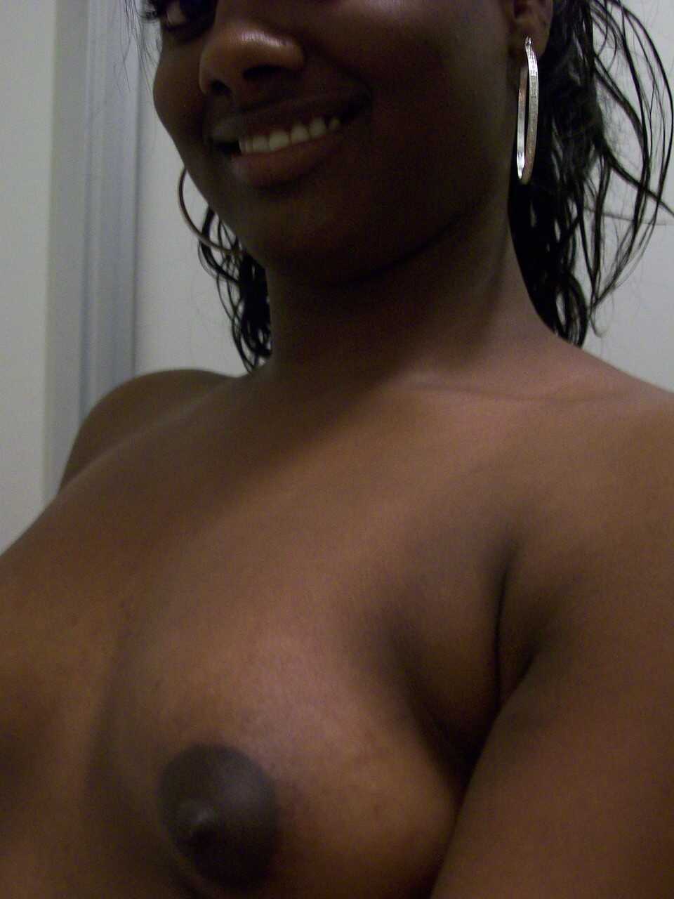 Ebony Paris Puffy Nipple Selfies: Blowing Up Your Phone With Her Big Ass - 