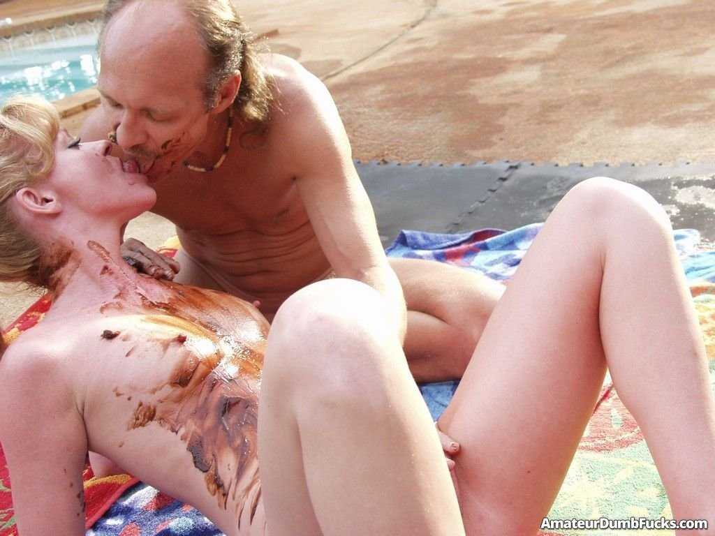 Blonde Nenita Burningham Gets Her Muddy Body Covered Before Giving A Blow Job In The Swimming Pool With An Old Man - Nenit...