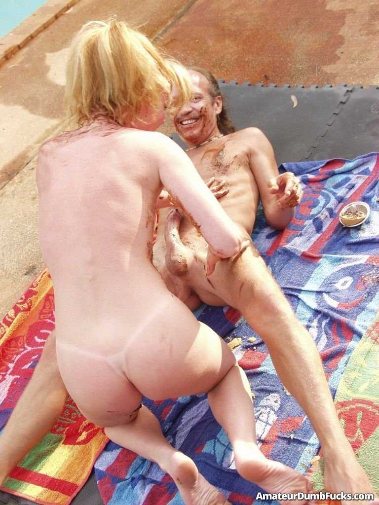 Blonde Nenita Burningham Gets Her Muddy Body Covered Before Giving A Blow Job In The Swimming Pool With An Old Man - Nenit...