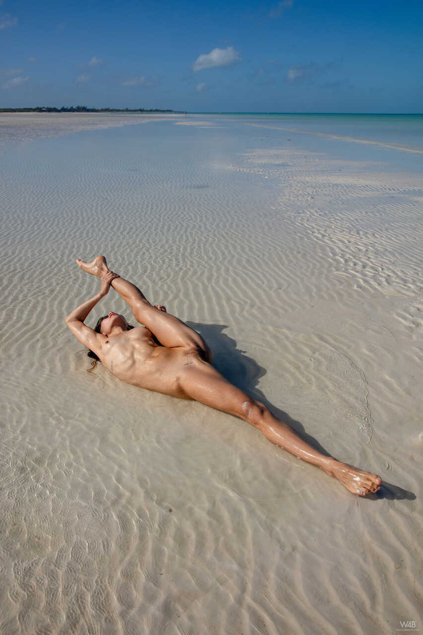 Colombian teen Irene Rouse spreads her flexible naked body outdoors for a wet and wild time - Irene Rouse