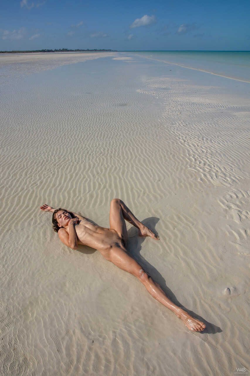 Colombian teen Irene Rouse spreads her flexible naked body outdoors for a wet and wild time - Irene Rouse
