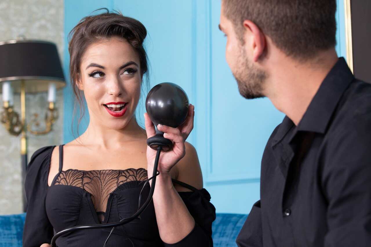 Girl with small tits and an unbelievable ass Anastasia Brokelyn rides a dick - Anastasia Brokelyn, Juan Lucho