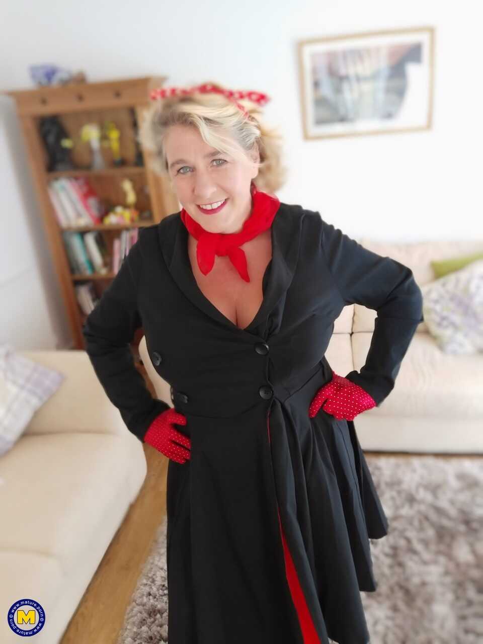 Chubby granny Camilla Creampie teases with her big boobs in sexy lingerie - Camilla Creampie