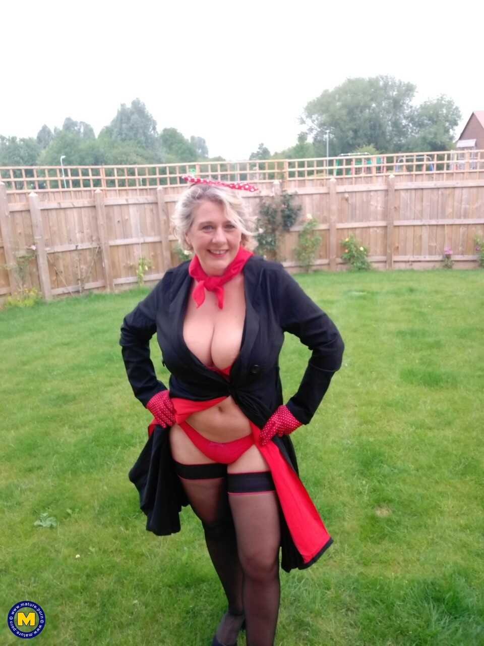 Chubby granny Camilla Creampie teases with her big boobs in sexy lingerie - Camilla Creampie