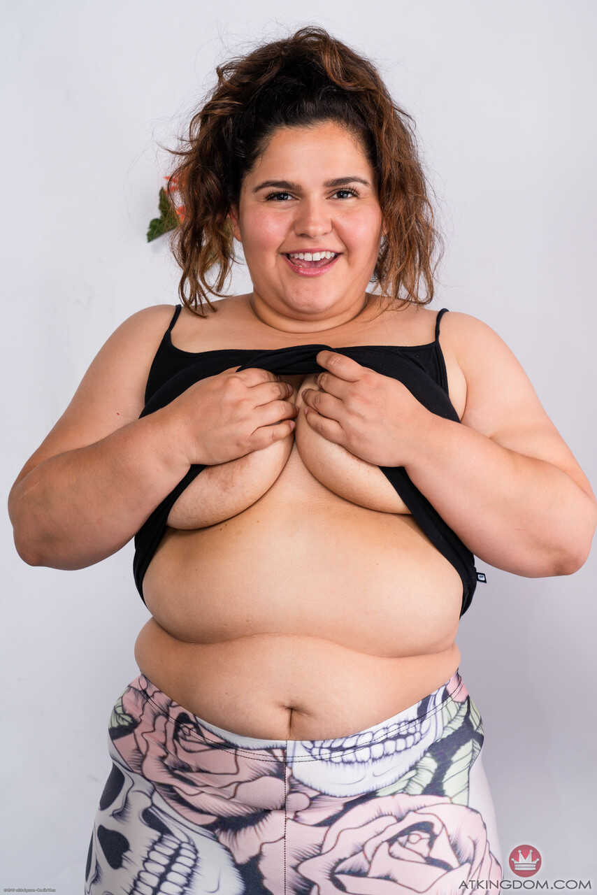 Chubby amateur Karla Lane's mammoth melons and hairy honeypot on display for the first time! - Karla Lane