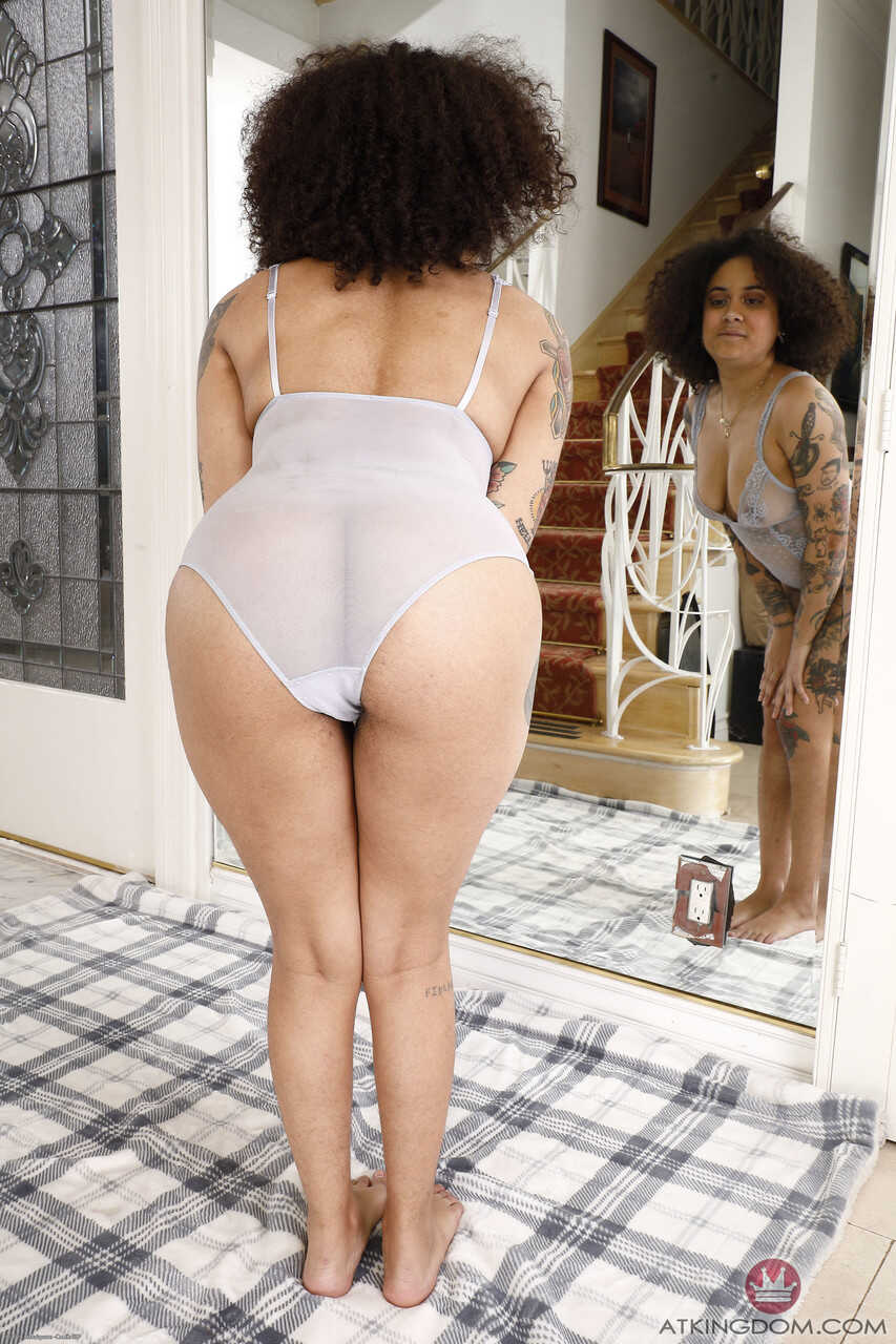 Curvy curly haired Kingsley spreads her hairy pussy up close while showing off her chubby ass! - Kingsley