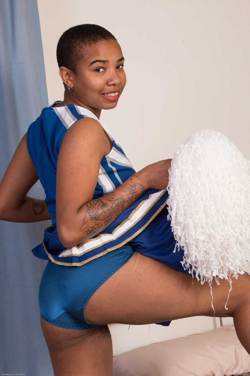 Ebony Shaved-headed Cheerleader Ryder Cruise Undresses her Hairy Holes and Shows Her African Teen Ass - Ryder Cruise