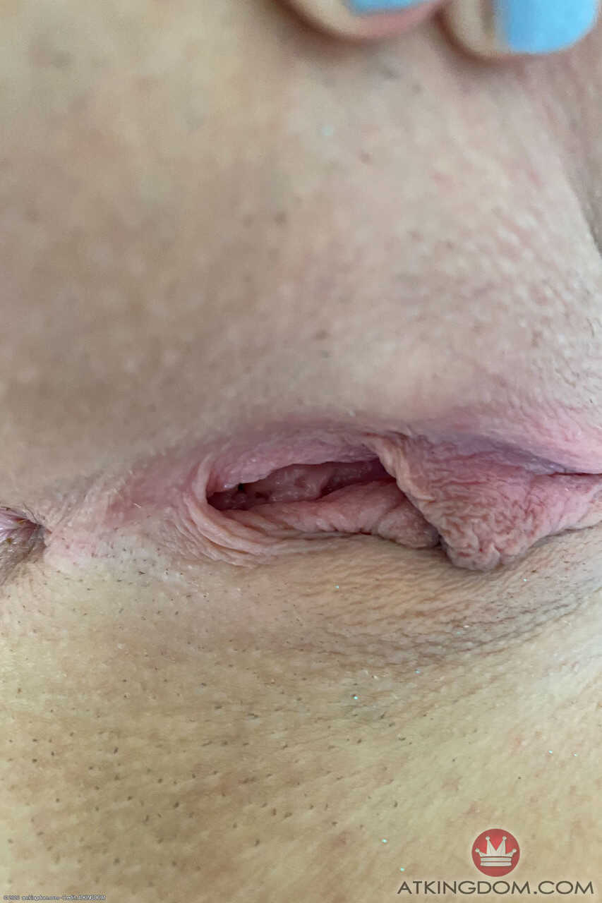 Selina Bentz's Small Breasts and Tight Twat on Display in this Amateur Porn - Selina Bentz
