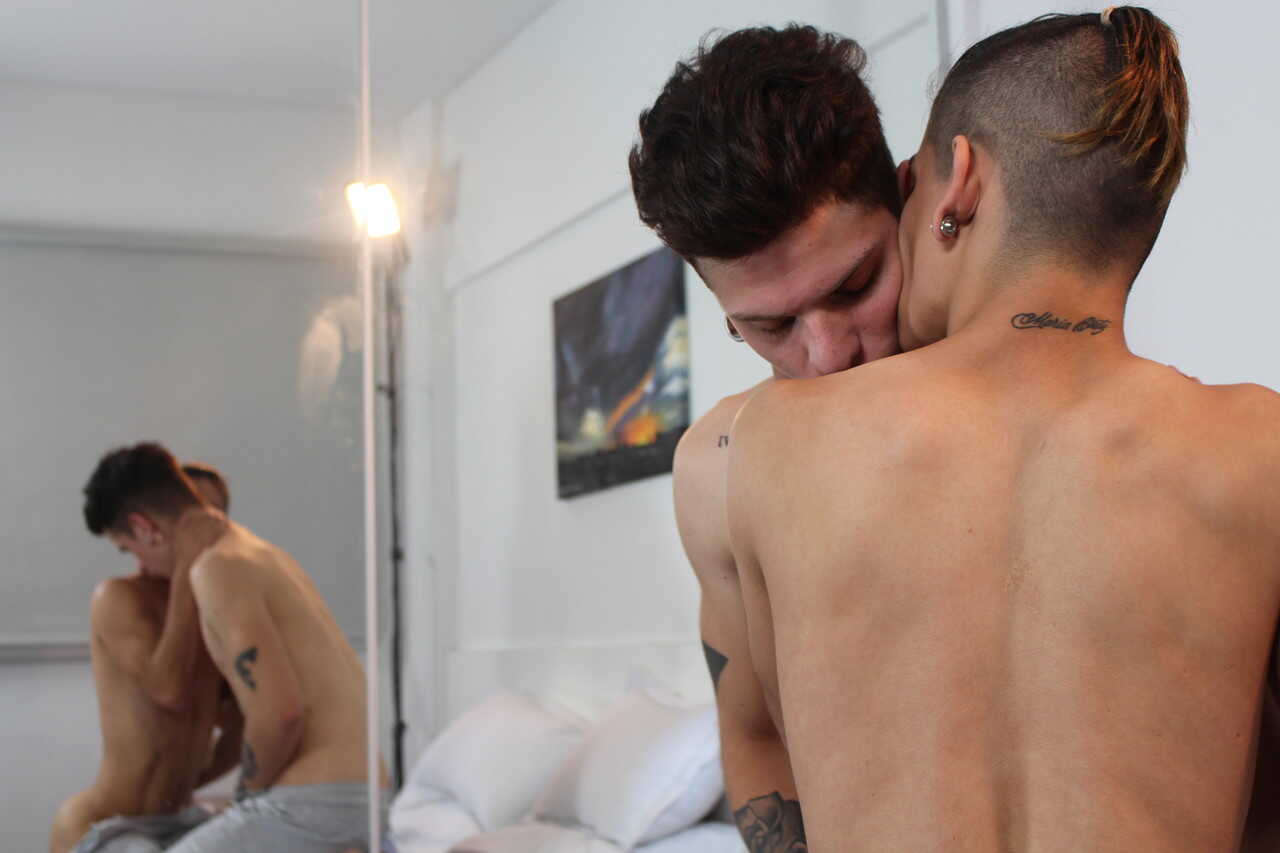 Double Stuffed Twinkies: Two Precious Punk Boys Trade Anal Pleasure and Cum Swaps on the Bed - 