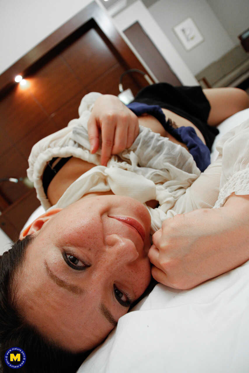 Japanese Seduction Sara Yumeka, the Sexy MILF in Lingerie - Sara Yumeka
