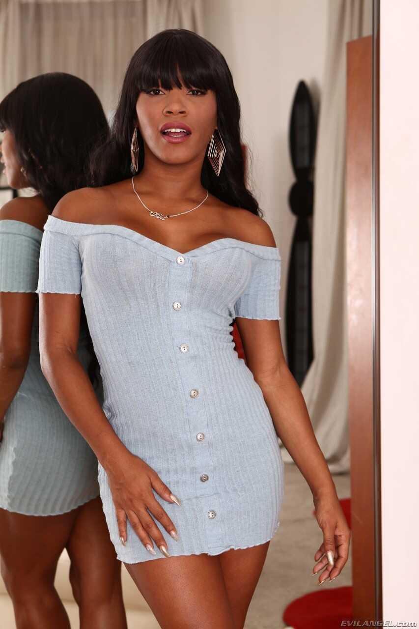 Curvy ebony Kiki Minaj gets pounded by a white couple in intense anal sex threesome . - Kiki Minaj, Martina Smeraldi, Rocc...