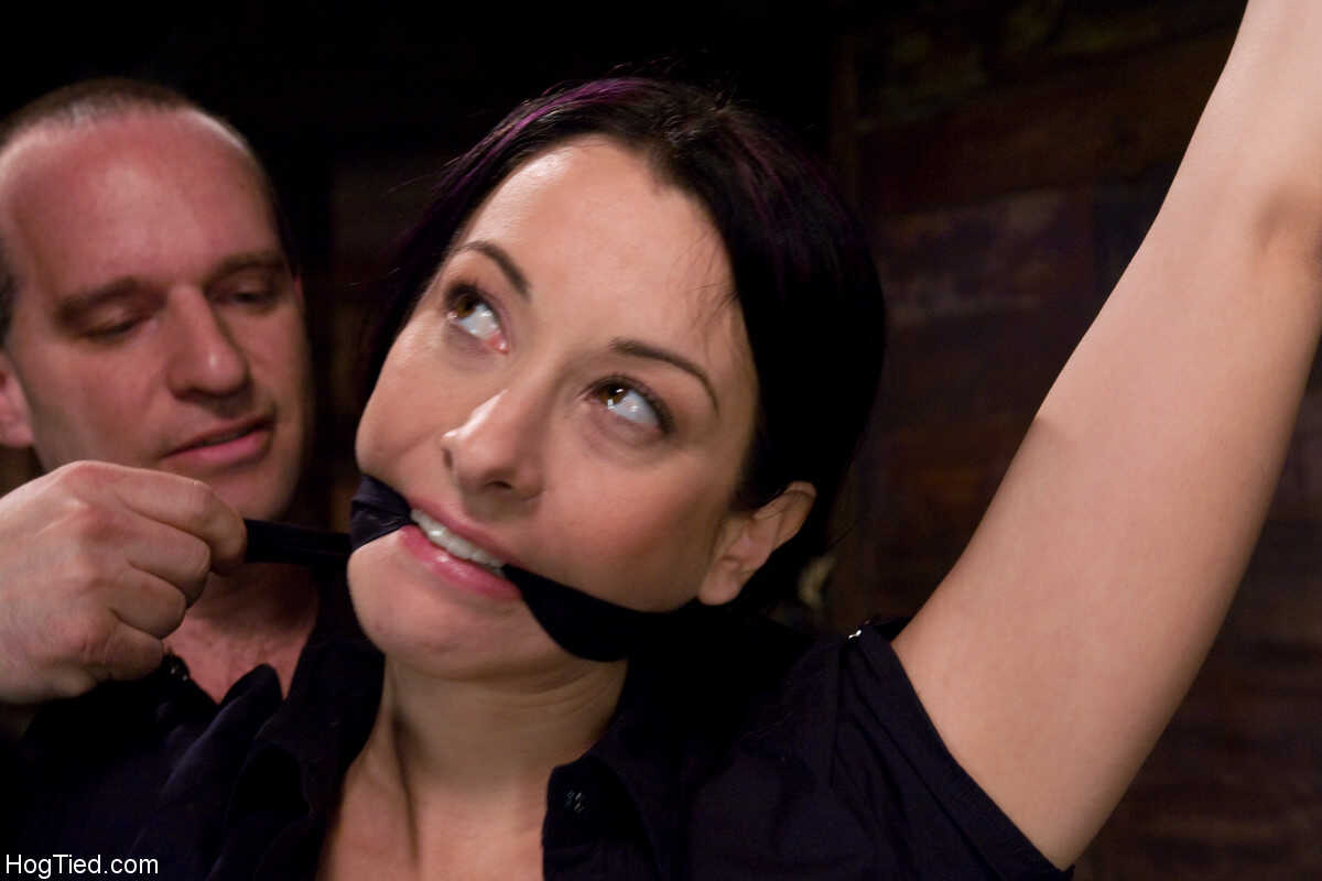 Tied and Toyed: American MILF January Seraph's Blindfolded Submission Encounter - January Seraph