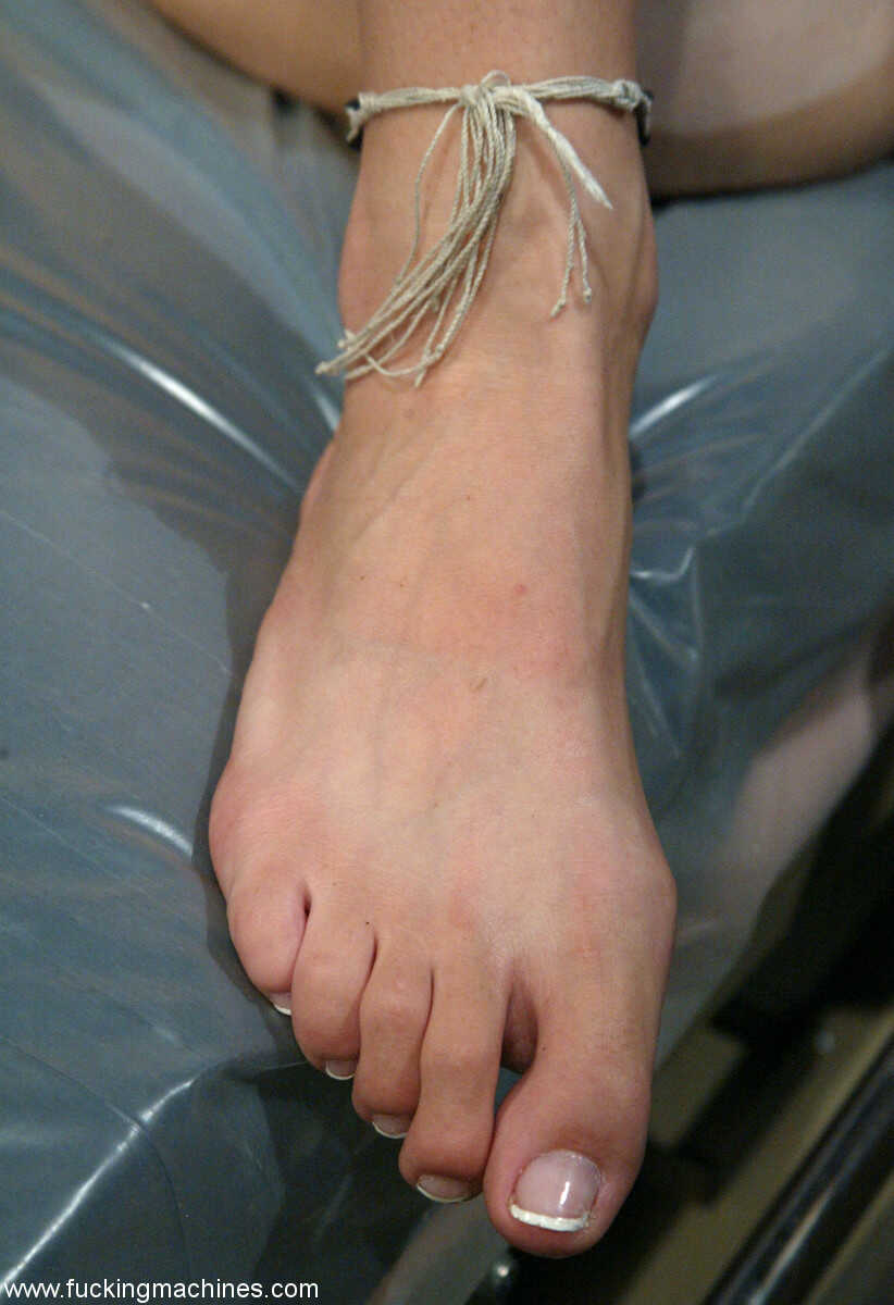 Krissy Kage's Norwegian Pussy Gets Double-Teamed by a Machined Up Dick and Her Own Vibrating Clit! - Krissy Kage