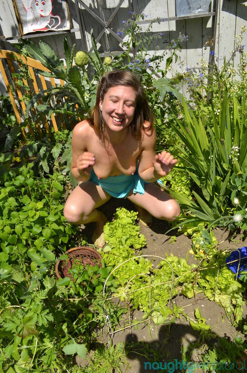 Amateur female Azaela exposes her hairy armpits and fingers her bushy clam while going MILF outdoors in natural lighting -...