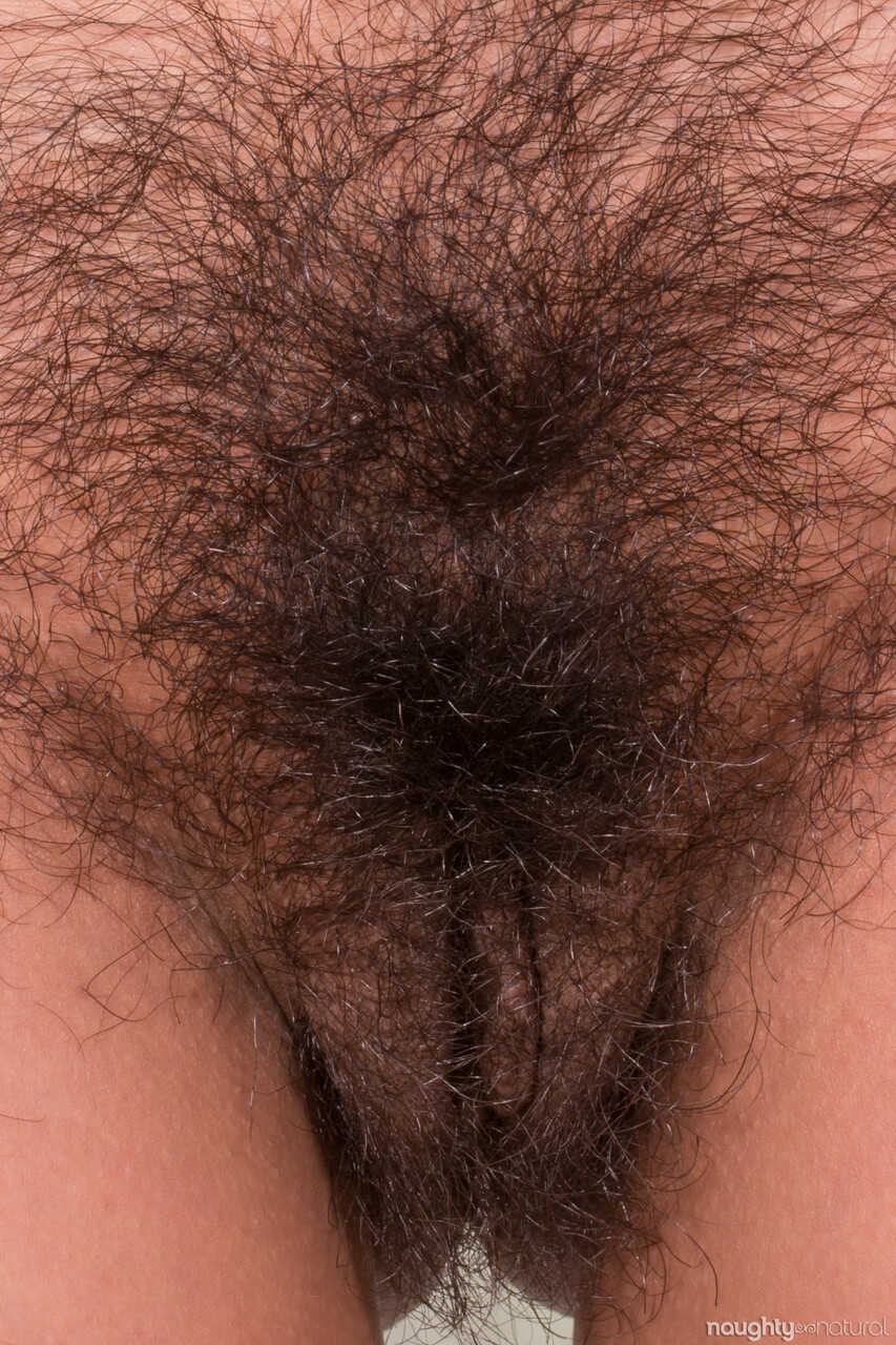 Dark Haired Vivi Marie's Bubble Ass Hairy Pussy - Vivi Marie
