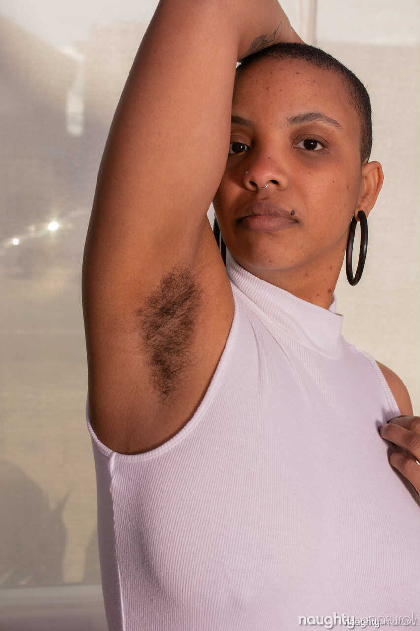 Curvy short-haired amateur Erykah Ohms spreads her very hairy pussy up close Black African Hairy Pussy - Erykah Ohms