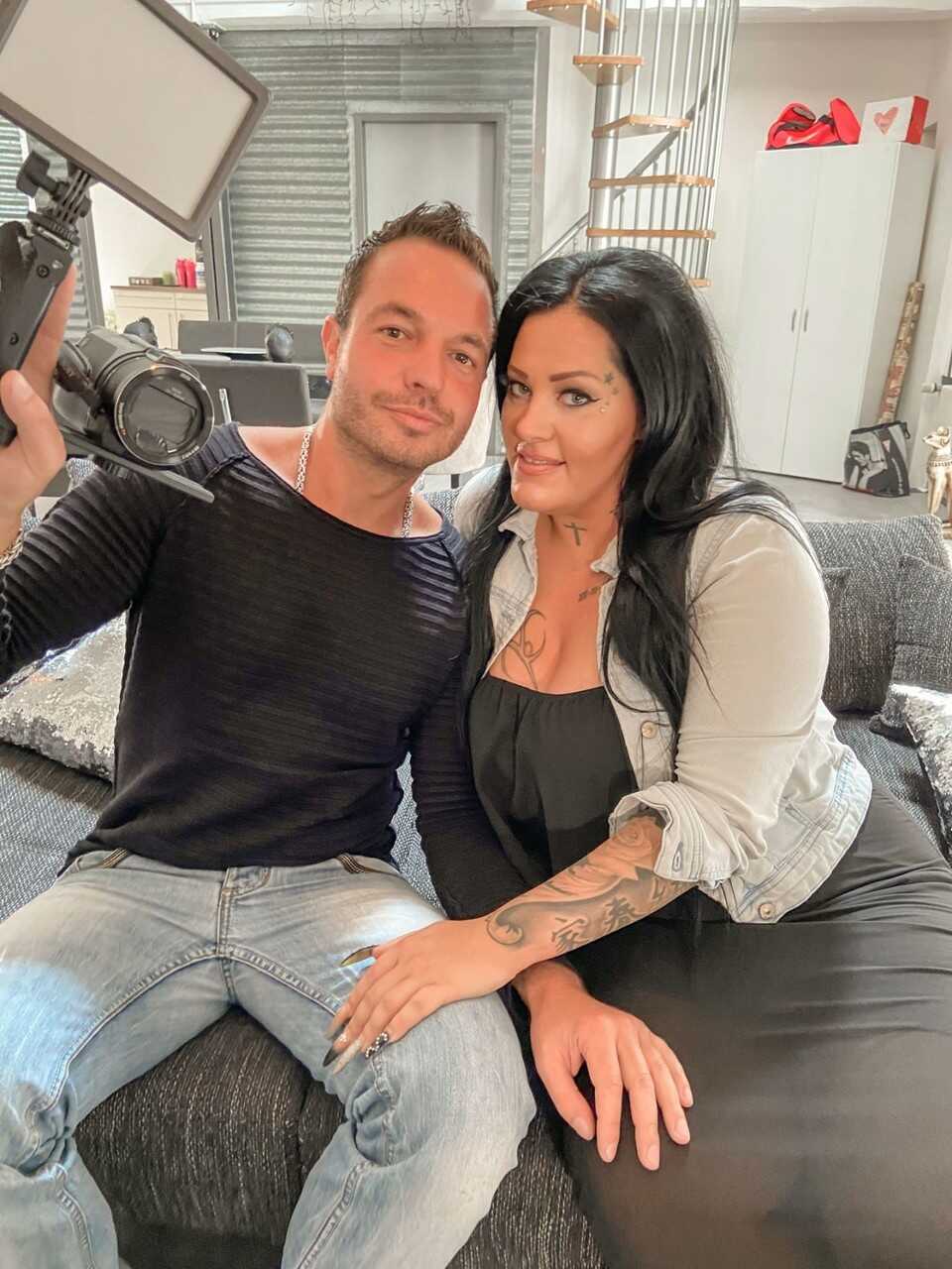 Curvy MILF with great big tits Ashley Cumstar gets her Andy Star pussy licked and fucked - Andy Star, Ashley Cumstar