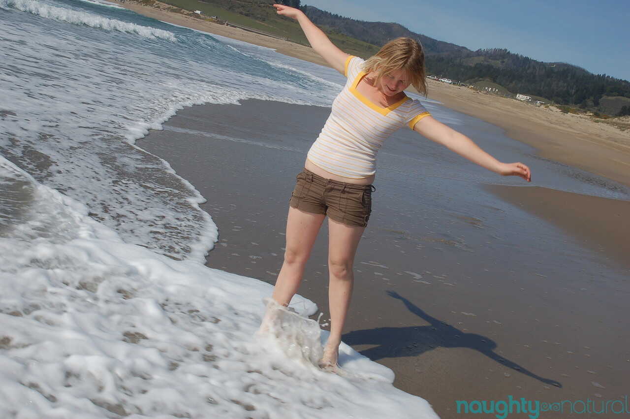 Naughty Amateur Babe with Hairy Pussy Exposes Her Booty on the Beach: Eve Kisa's Daring Adventure - Eve Kisa