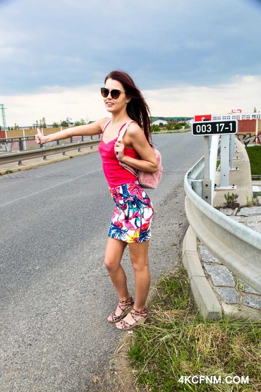 Steffie's raunchy roadside surprise: A steamy CFNM handjob for her kind savior! - Steffie