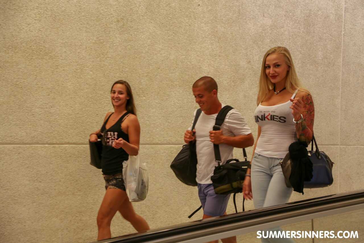 Three Girls And A Babe Summer Sinners Amirah Adara, Chrissy Fox, Mea Melone, Wendy Moon - Amirah Adara, Chrissy Fox, Mea M...