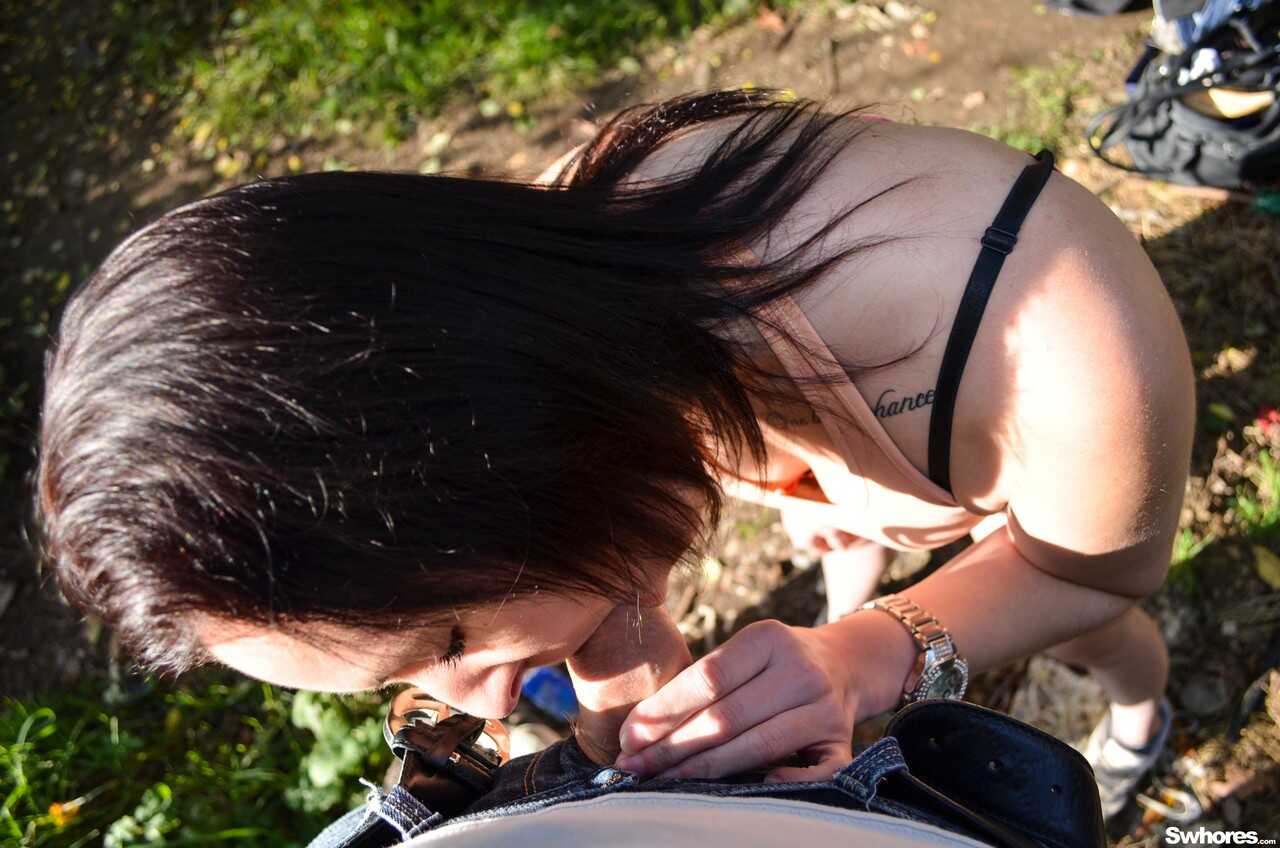 Public BJs and Shameless Fucking: Brunette Amateur Cindy Q Gets Paid to Pleasure Strangers Outdoors - Cindy Q