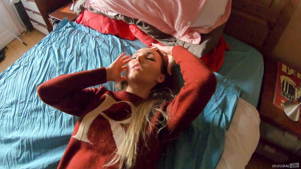 Red-Hot Redoutfit: Sia Siberia's Skimpy Lingerie Sexcapade with Pornstar Dan - Porno Dan, Sia Siberia