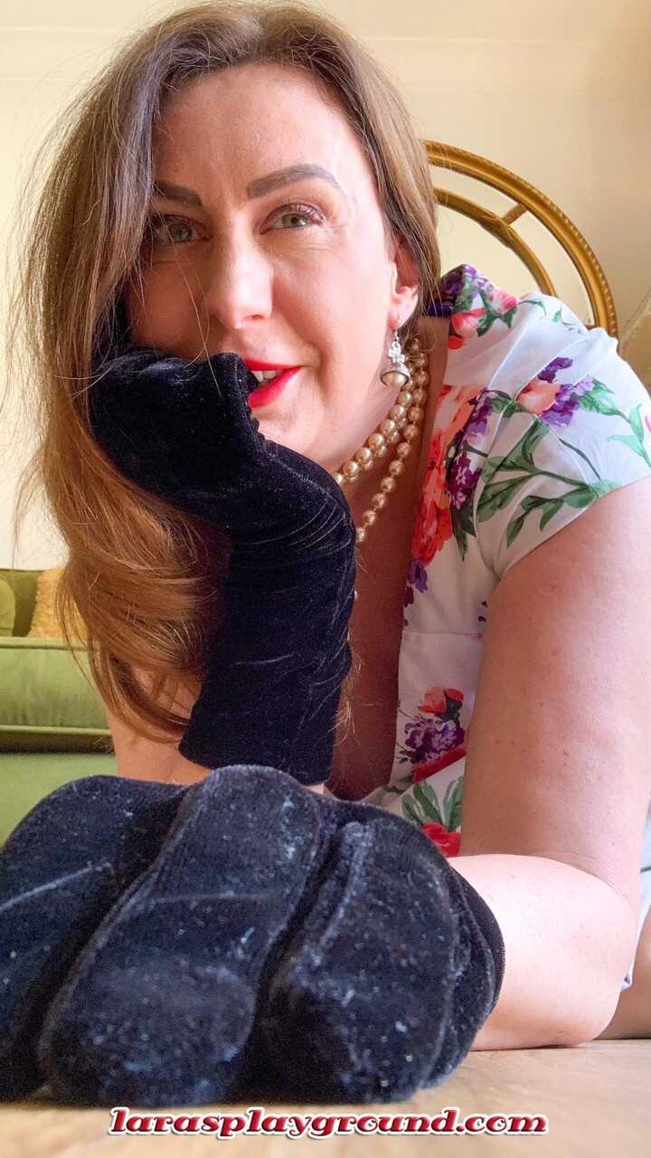 Lara's Lustful Latex Encounter: A Saucy MILF Flashes her Pussy in Stockings, Heels & Dress while Posing in her Fa...