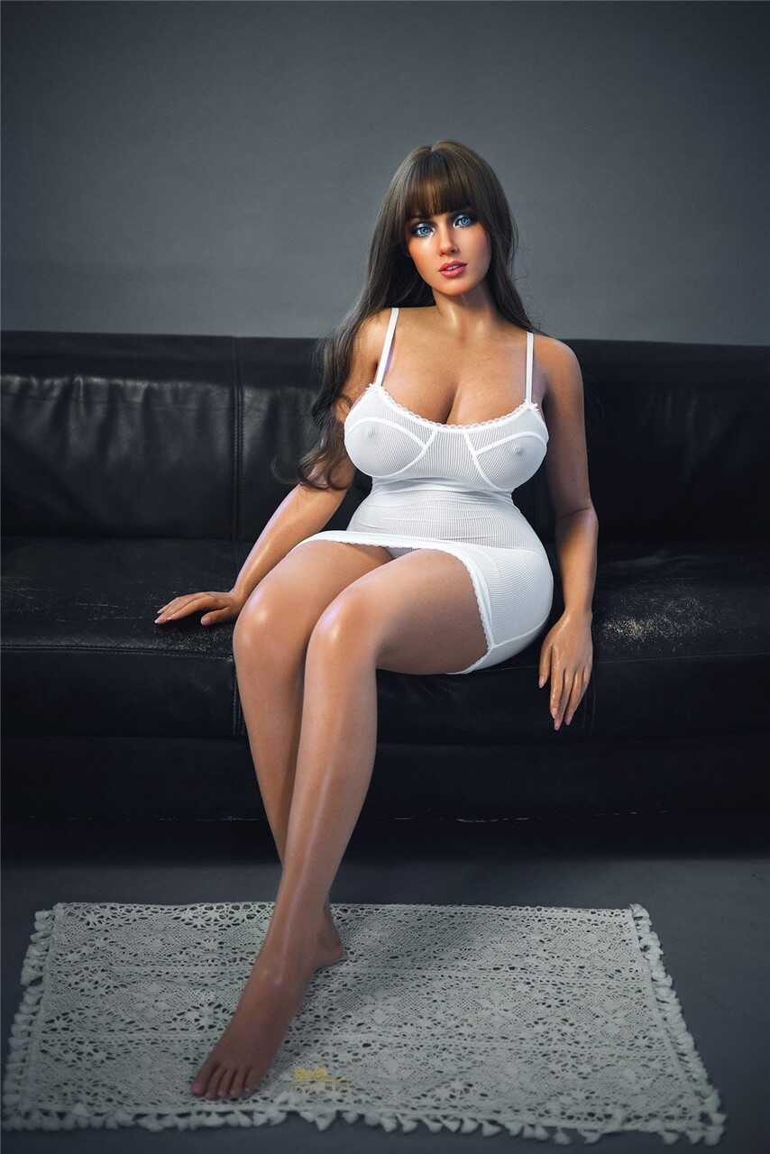 Curvaceous Sex Doll Shows Off Her Stunning Naked Body With Big Tits, And You Won't Believe How Realistic She Looks! - 