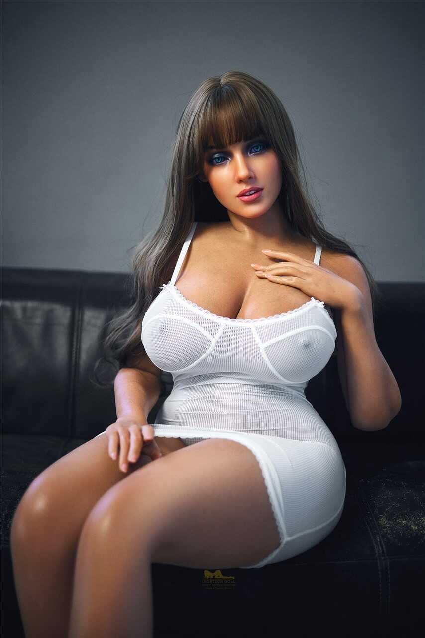 Curvaceous Sex Doll Shows Off Her Stunning Naked Body With Big Tits, And You Won't Believe How Realistic She Looks! - 