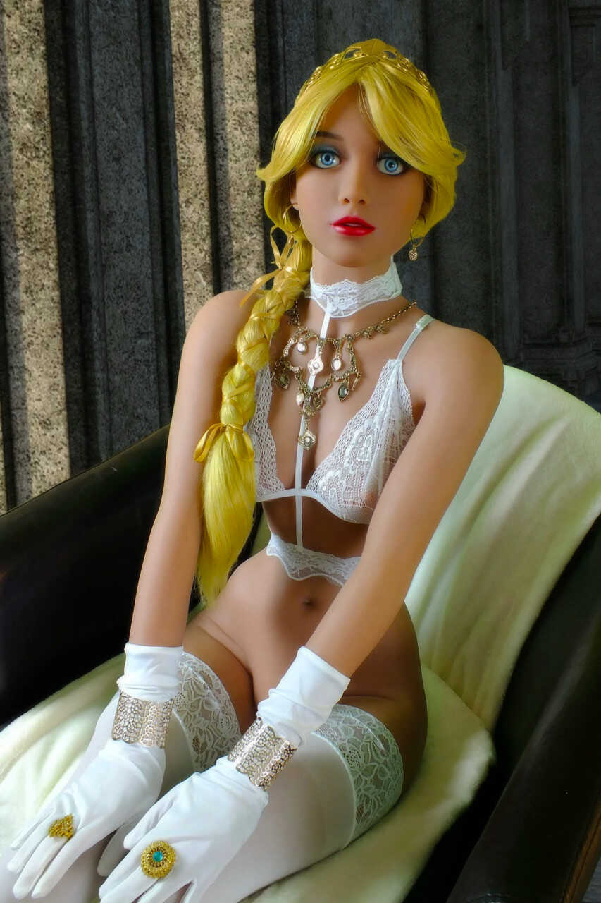 Golden-haired princess Peach's swollen pussy lips and tits ignite passion in the kingdom - 