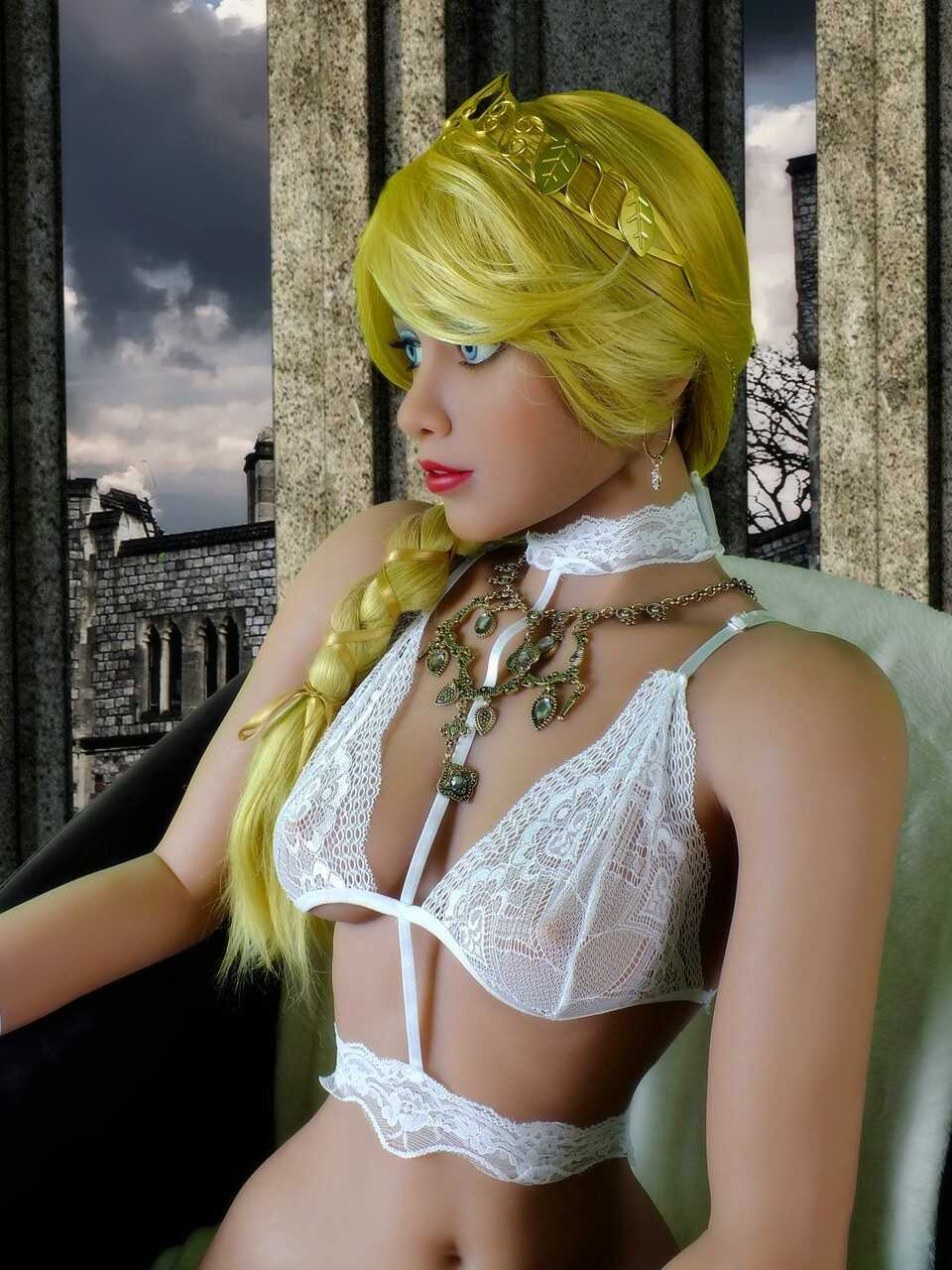 Golden-haired princess Peach's swollen pussy lips and tits ignite passion in the kingdom - 