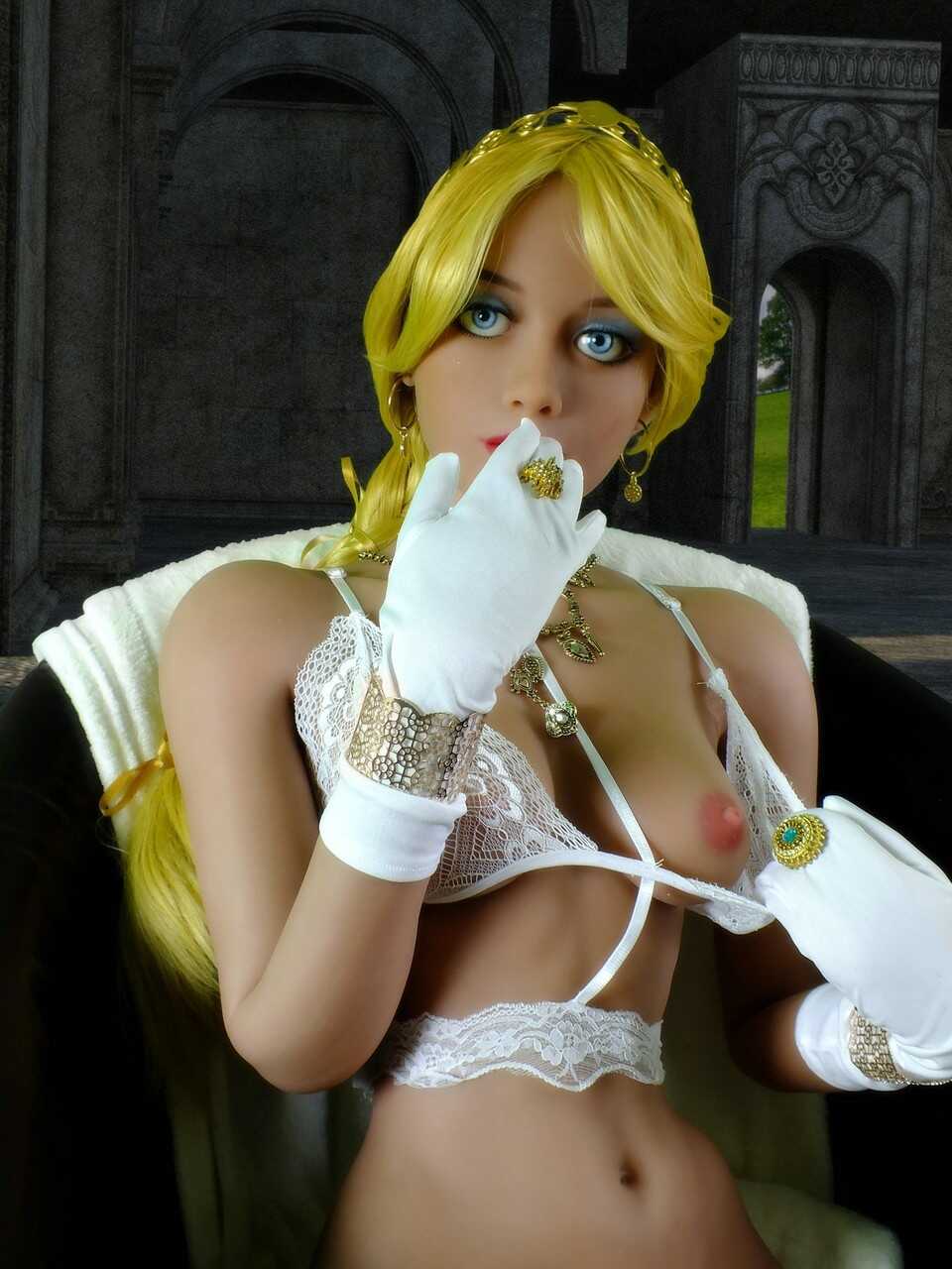 Golden-haired princess Peach's swollen pussy lips and tits ignite passion in the kingdom - 