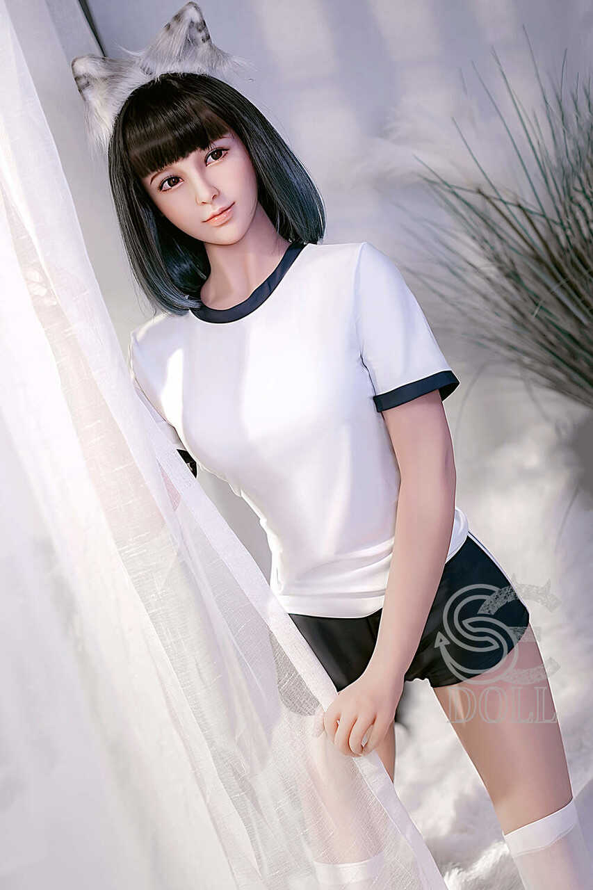 Night Owl's Nude Obsession A Dark-Haired Sex Doll Explores Her Flawless Body - 