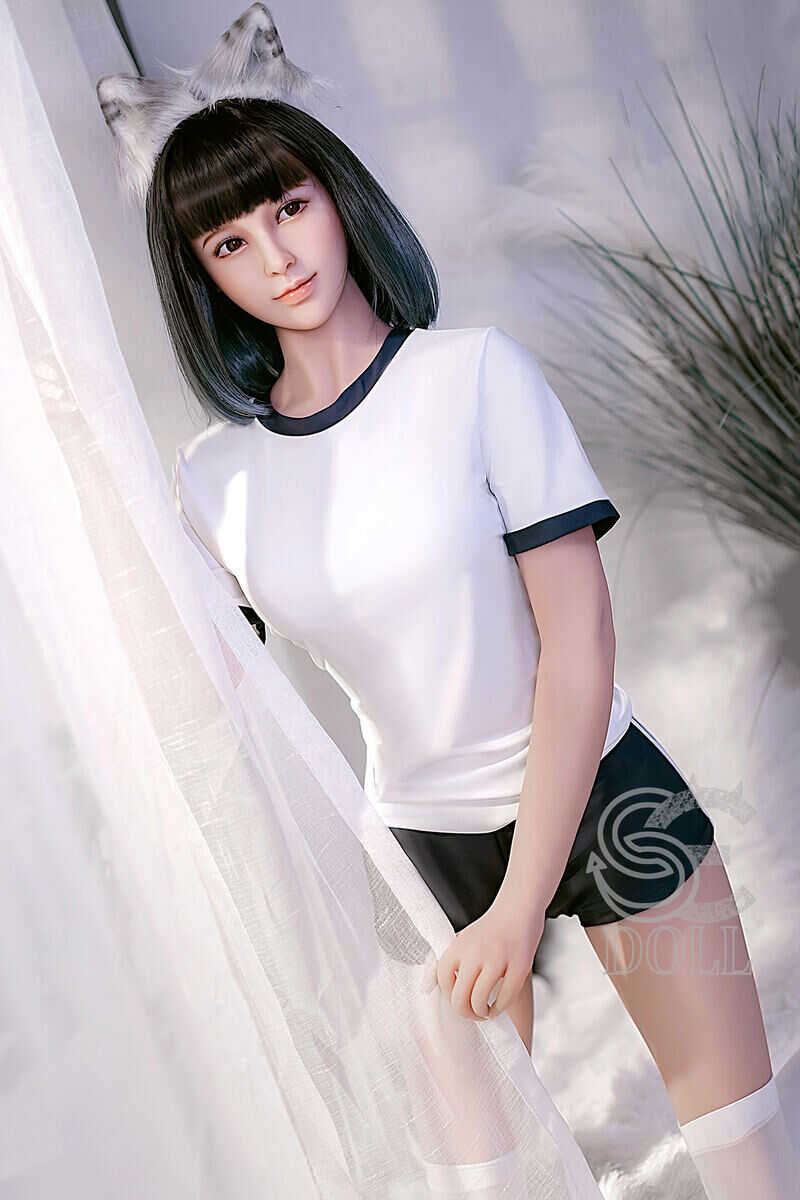 Night Owl's Nude Obsession A Dark-Haired Sex Doll Explores Her Flawless Body - 