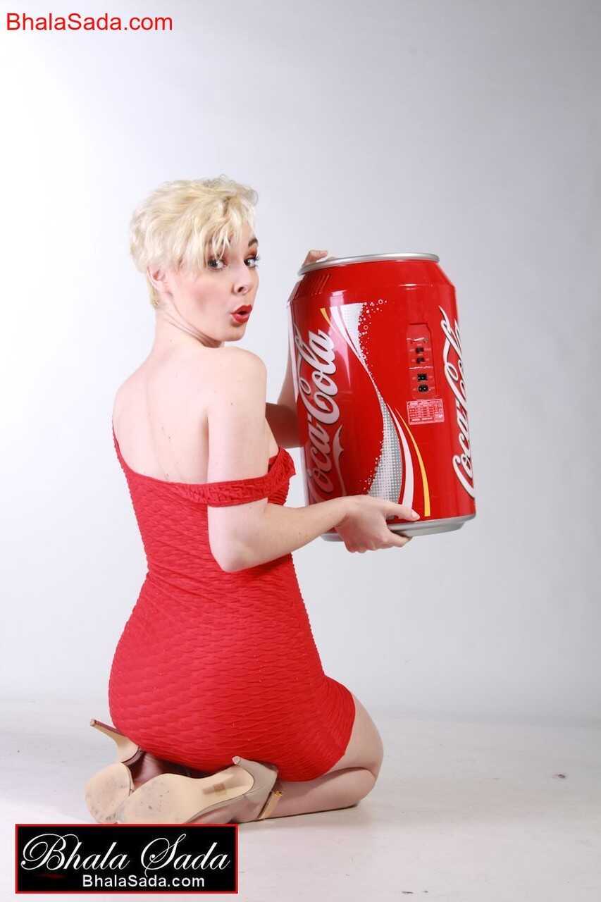 Sexy Mom Barely Holds In Her Coca-Cola Thirst As She Lustfully Poses For The Camera! - 