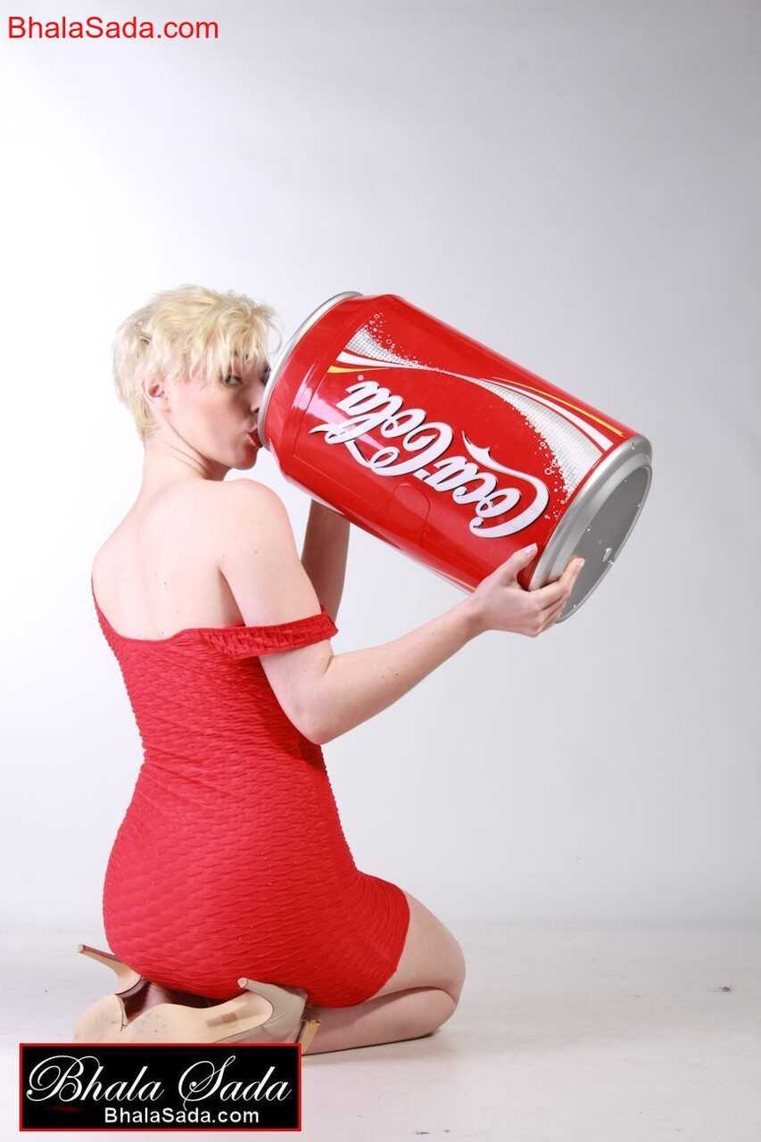 Sexy Mom Barely Holds In Her Coca-Cola Thirst As She Lustfully Poses For The Camera! - 