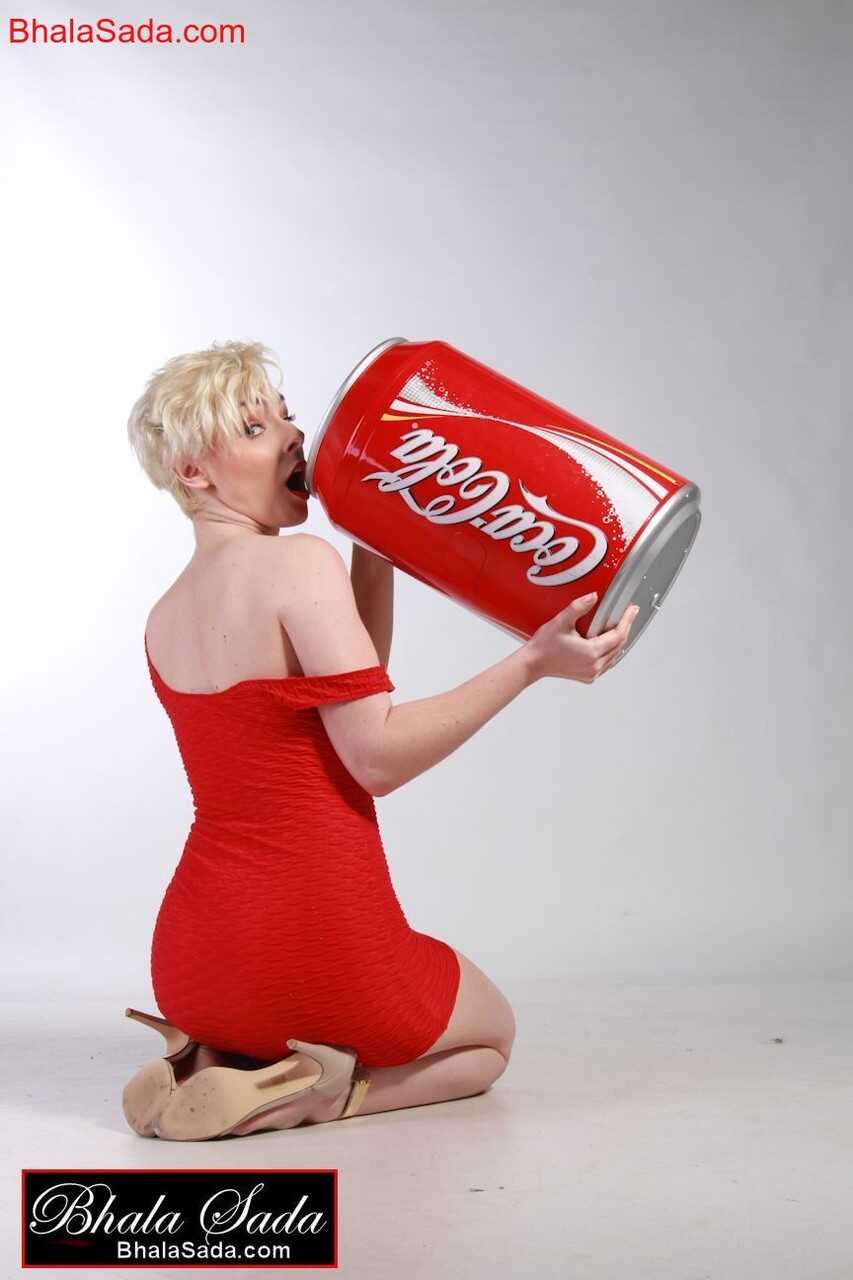 Sexy Mom Barely Holds In Her Coca-Cola Thirst As She Lustfully Poses For The Camera! - 