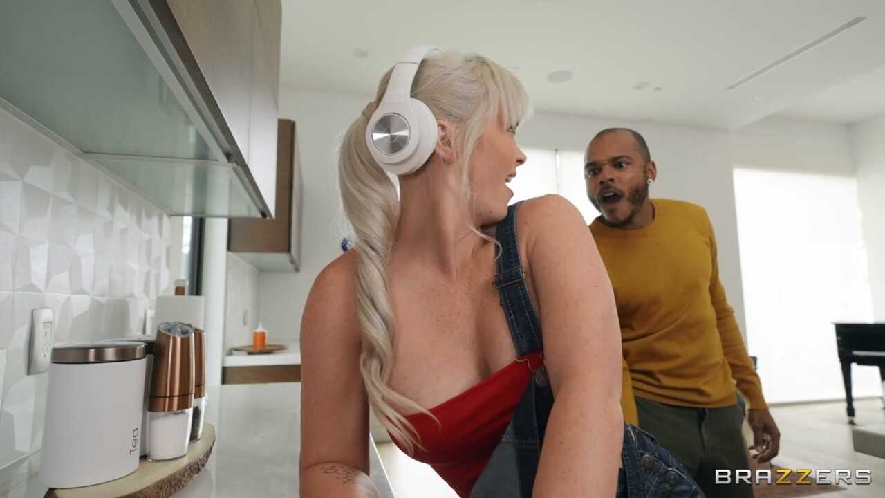 Anal Delight with Brazzers' Hotties Dee Day and Kay Carter - Delilah Day, Kay Carter, Musa Phoenix