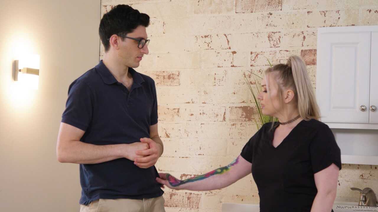 Oiled Up Nerdy Neighbor Gets Handled by Kaiia Eve's All-Natural Masseuse and Ends up with a Pawg Thick Cumshot - Kaii...
