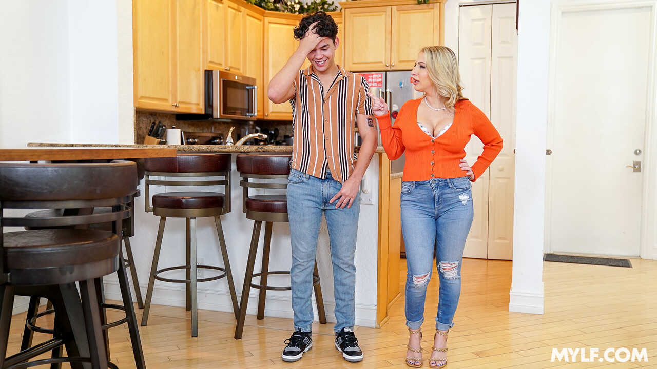 Chubby American with big tits Quinn Waters teacher her stepson how to fuck. - Chris Young, Quinn Waters