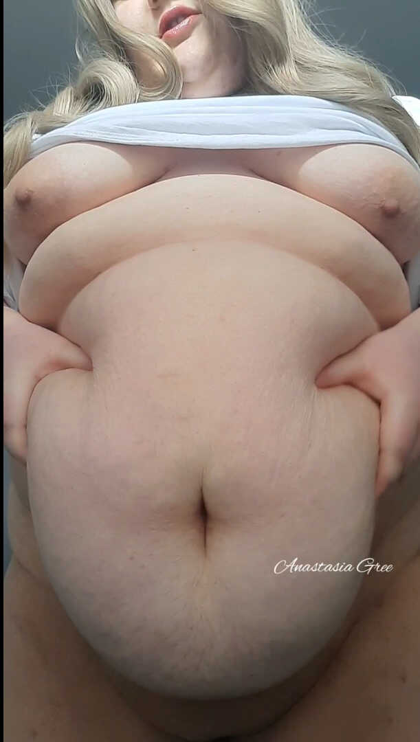 Fat blonde mature Anastasia Gree sucks on her big saggy tits while spreading her wide hips - Anastasia Gree